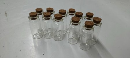 وعاء زجاج صغير ارتفاع 5سم قطر2سم